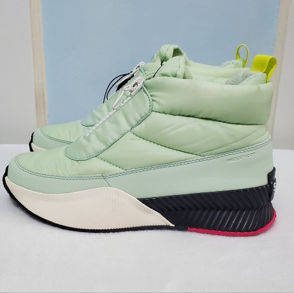 NWT Sorel Out N About III Puffy Zip-Up Ankle Boots - Picture 2 of 10